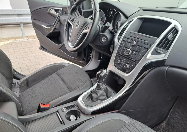 Opel Astra cena 40000 przebieg: 184000, rok produkcji 2014 z Głogów małe 326